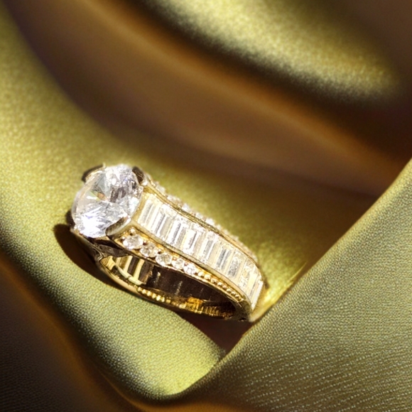 Elegant Ring - Picture 3 of 3